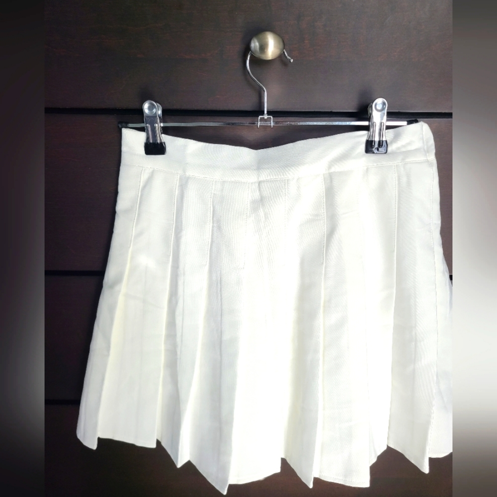 Cute NWT mini skirt tennis style